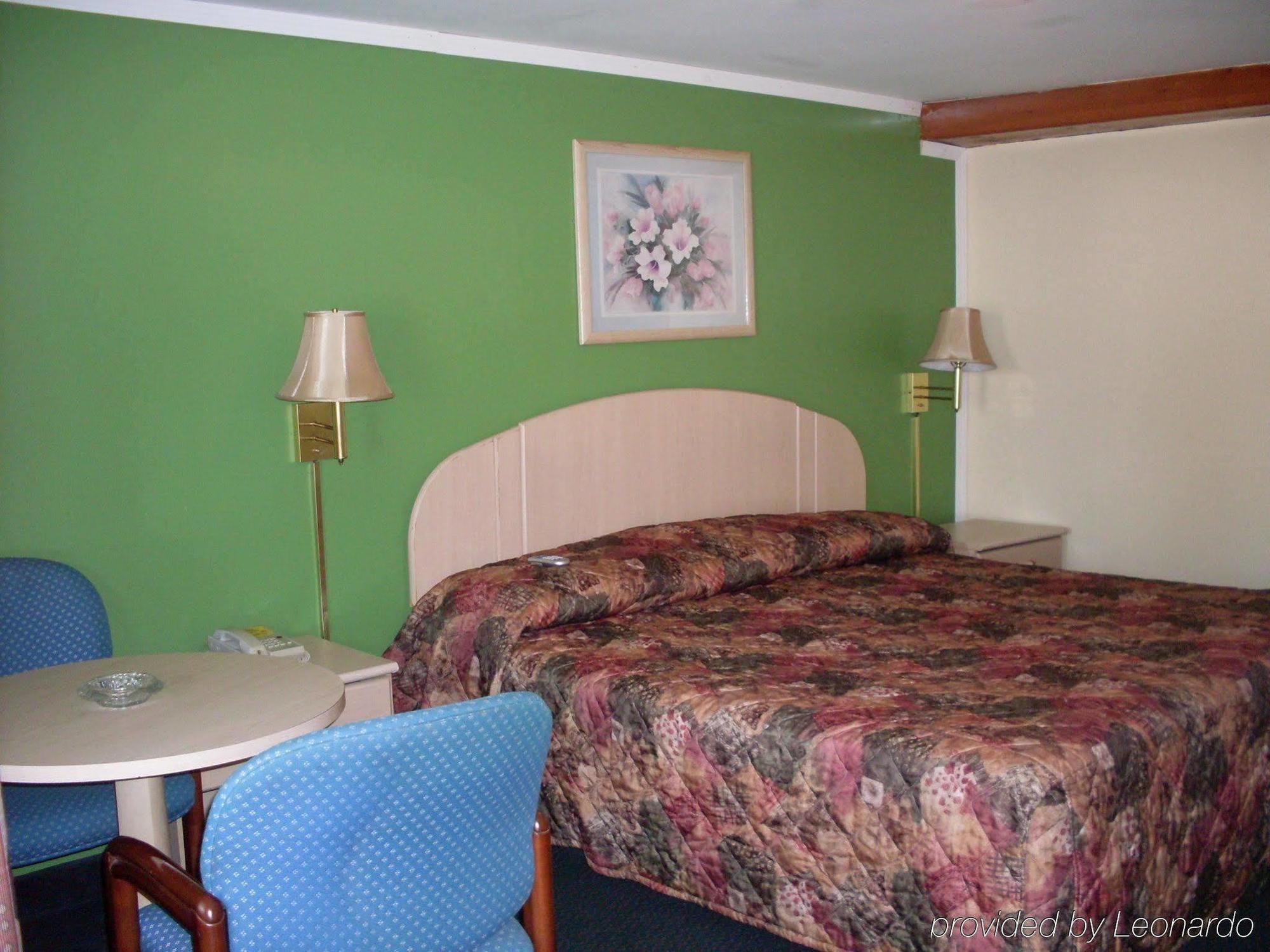 Budget Inn Corning Room photo